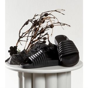 Girlfriend Collective Reslide